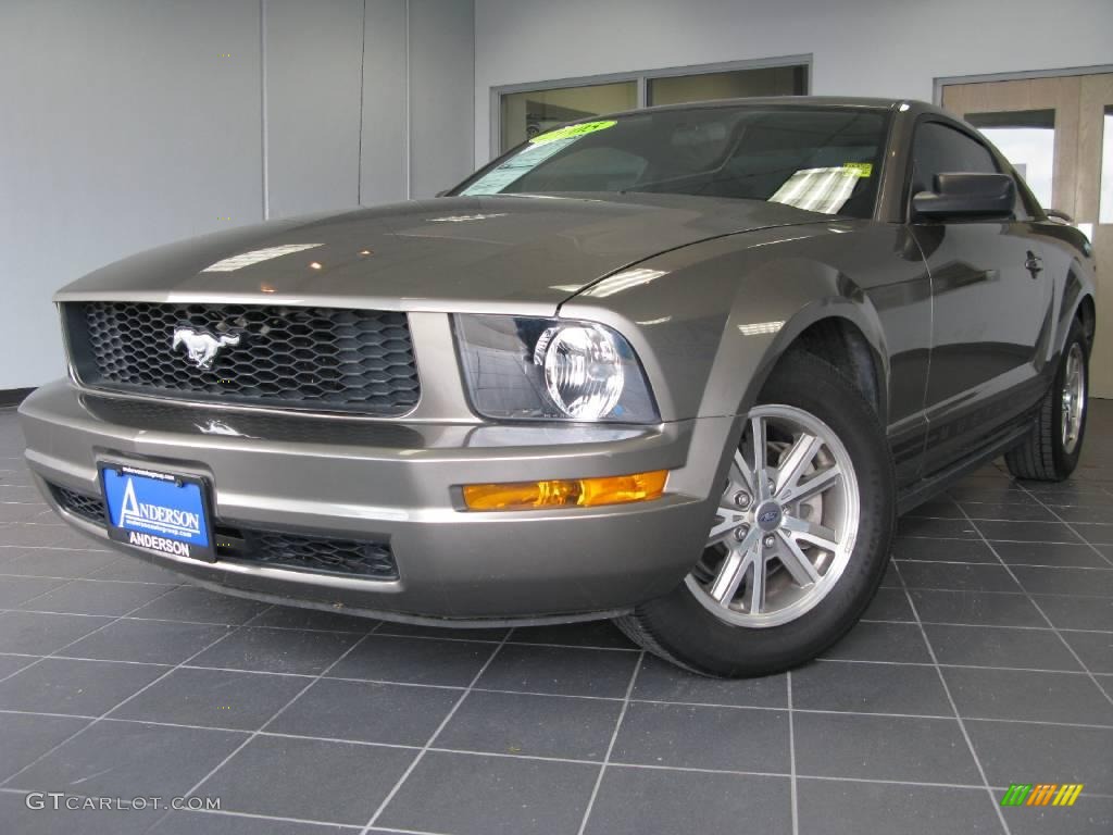 2005 Mustang V6 Premium Coupe - Mineral Grey Metallic / Dark Charcoal photo #10