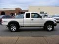 Super White - Tacoma V6 TRD Xtracab 4x4 Photo No. 14
