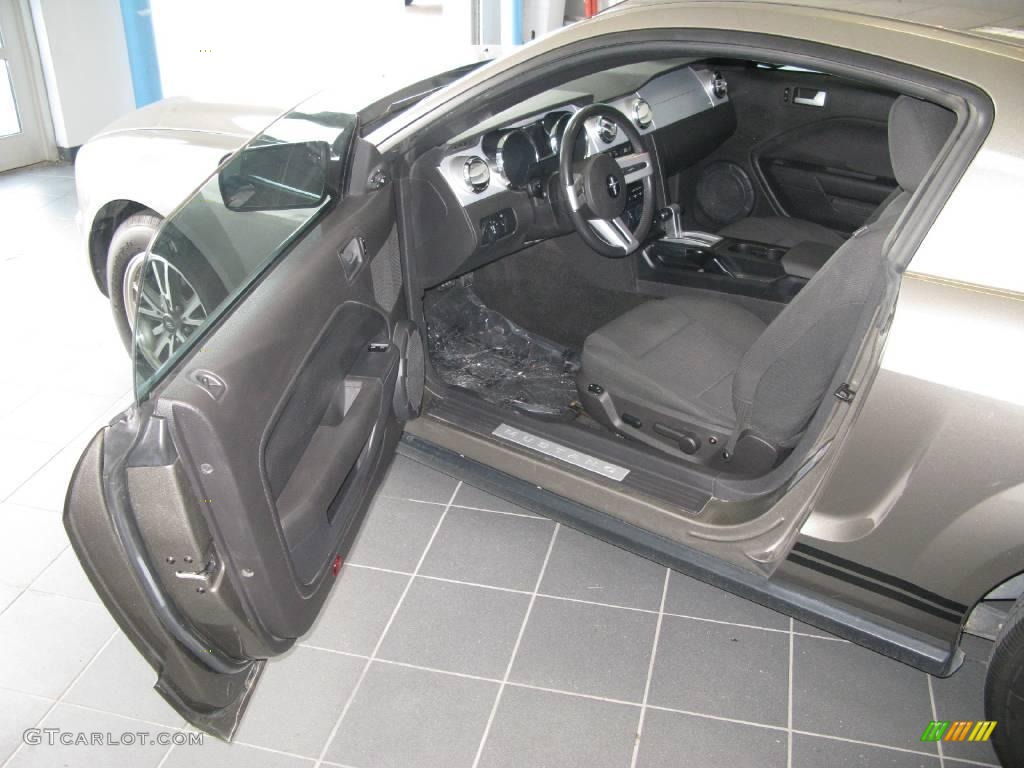 2005 Mustang V6 Premium Coupe - Mineral Grey Metallic / Dark Charcoal photo #25