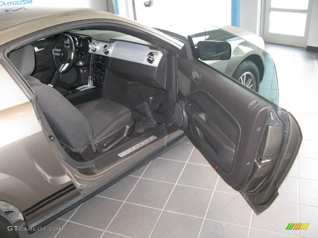 2005 Mustang V6 Premium Coupe - Mineral Grey Metallic / Dark Charcoal photo #26