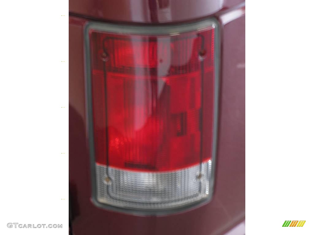 2007 E Series Van E350 Super Duty XLT Passenger - Dark Toreador Red Metallic / Medium Flint Grey photo #18