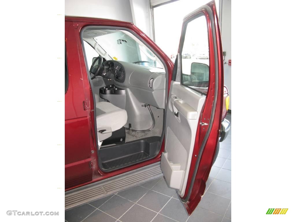 2007 E Series Van E350 Super Duty XLT Passenger - Dark Toreador Red Metallic / Medium Flint Grey photo #25