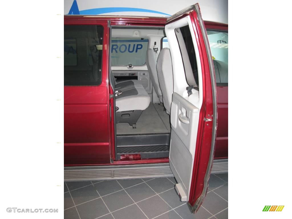 2007 E Series Van E350 Super Duty XLT Passenger - Dark Toreador Red Metallic / Medium Flint Grey photo #26