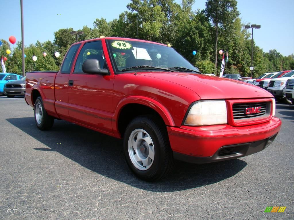 1998 Sonoma SLS Extended Cab - Apple Red / Graphite photo #1