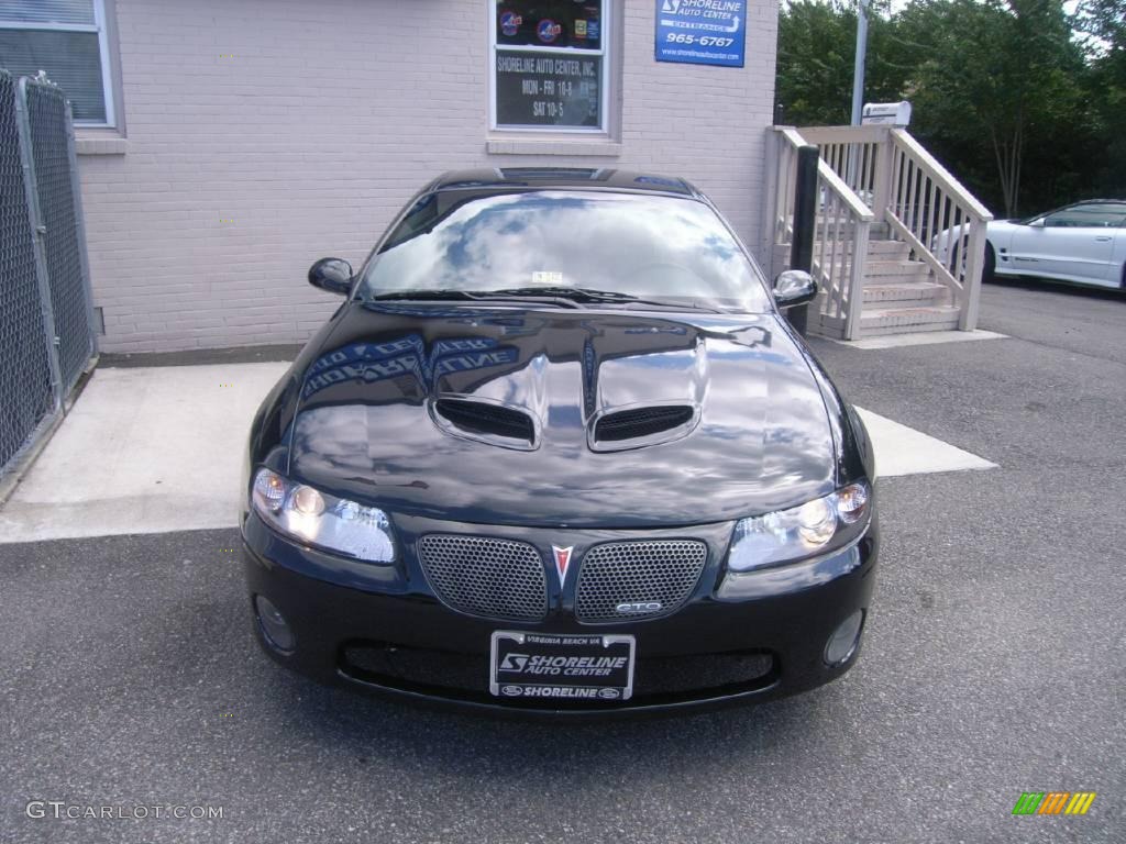 2004 GTO Coupe - Phantom Black Metallic / Black photo #1