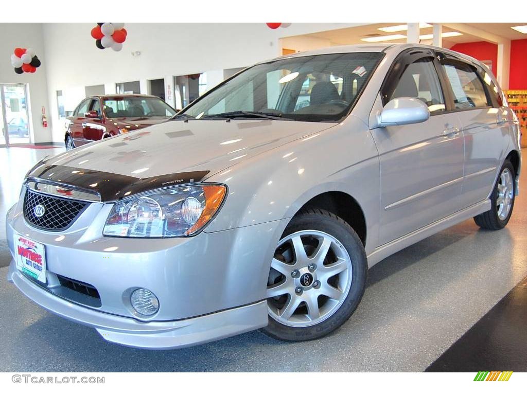 2005 Spectra 5 Wagon - Clear Silver / Gray photo #1