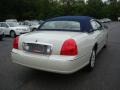 2006 Cashmere Tri-Coat Lincoln Town Car Signature  photo #4