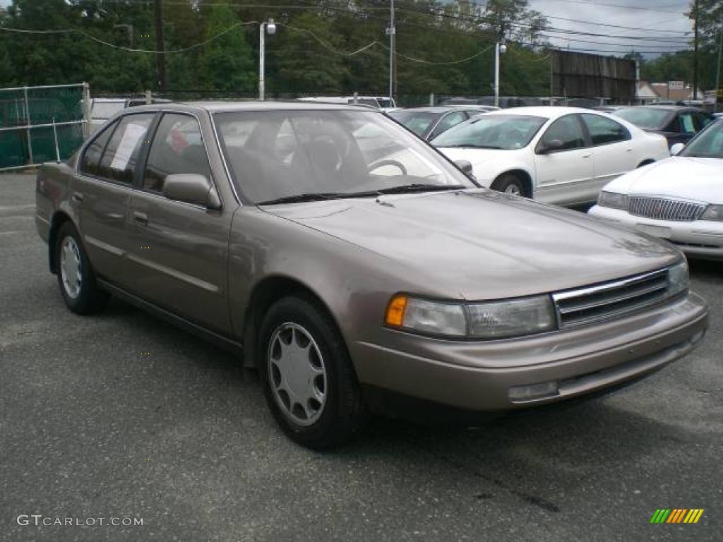 1989 Maxima SE - Sand Gray Metallic / Dark Red photo #3
