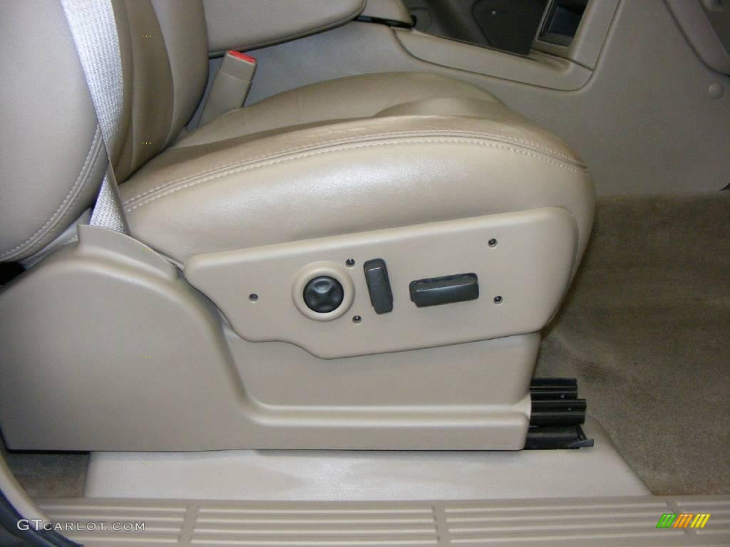 2003 Silverado 2500HD LT Extended Cab 4x4 - Light Pewter Metallic / Tan photo #41