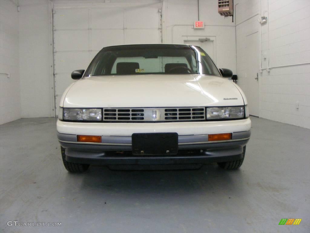 1990 Cutlass Supreme SL Sedan - White / Red photo #27