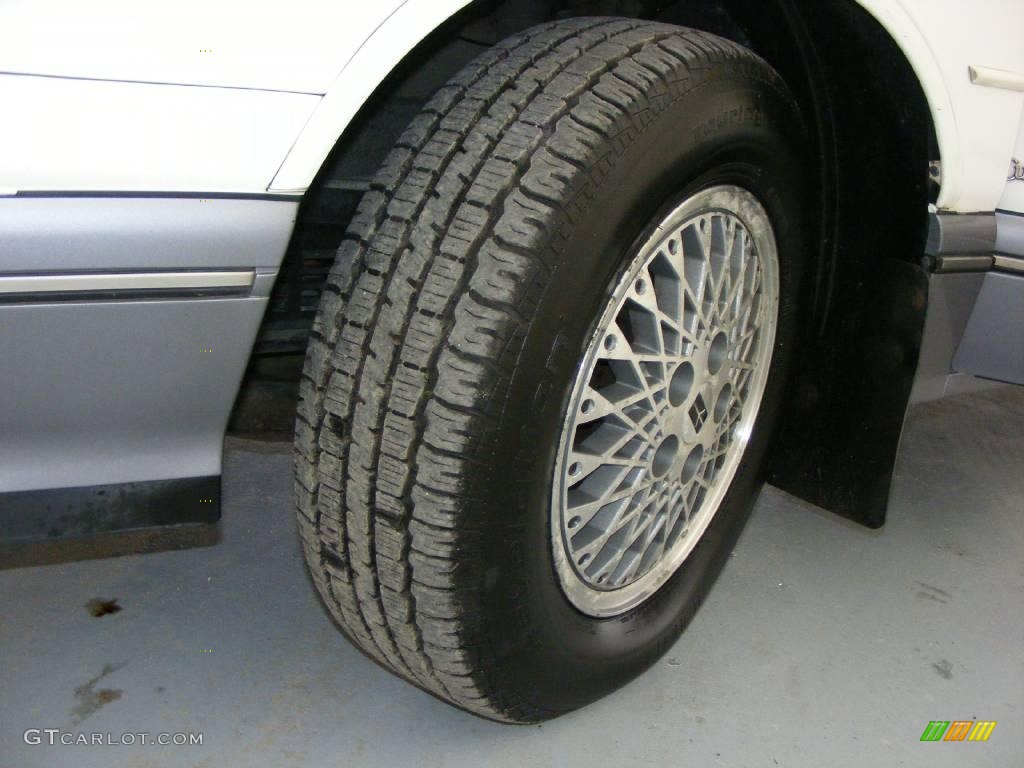 1990 Cutlass Supreme SL Sedan - White / Red photo #32