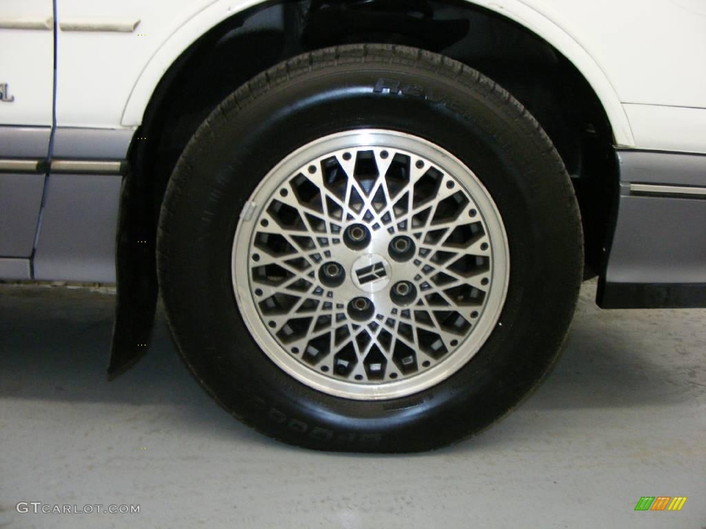 1990 Cutlass Supreme SL Sedan - White / Red photo #34