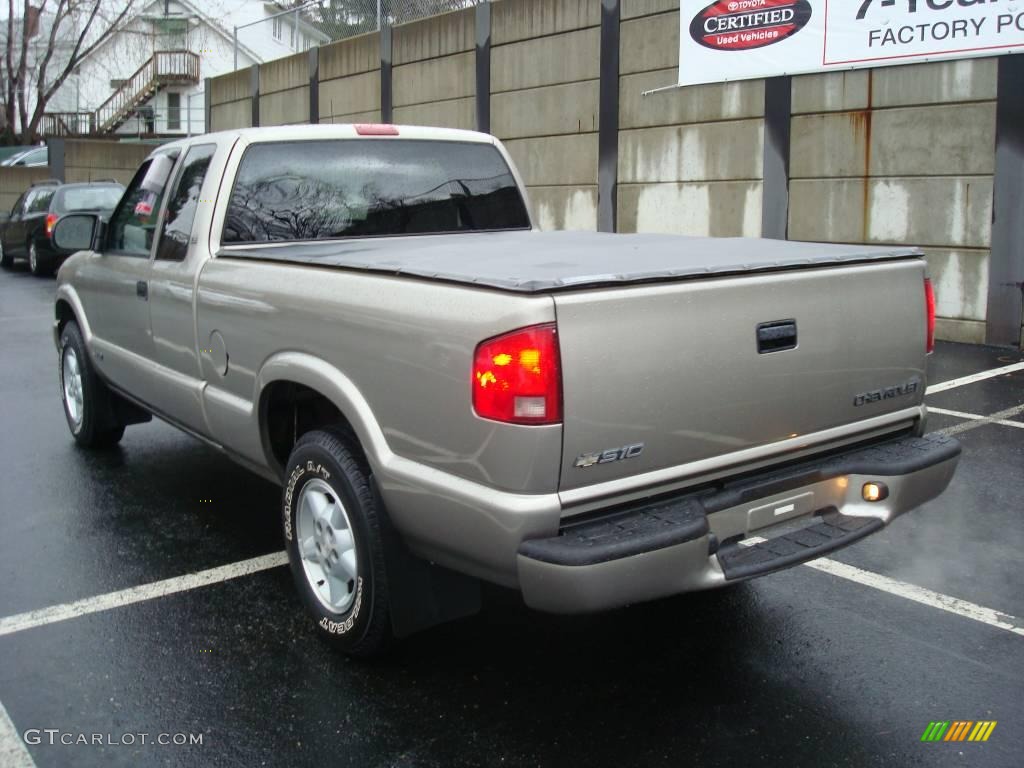 2003 S10 LS Extended Cab 4x4 - Light Pewter Metallic / Graphite photo #2
