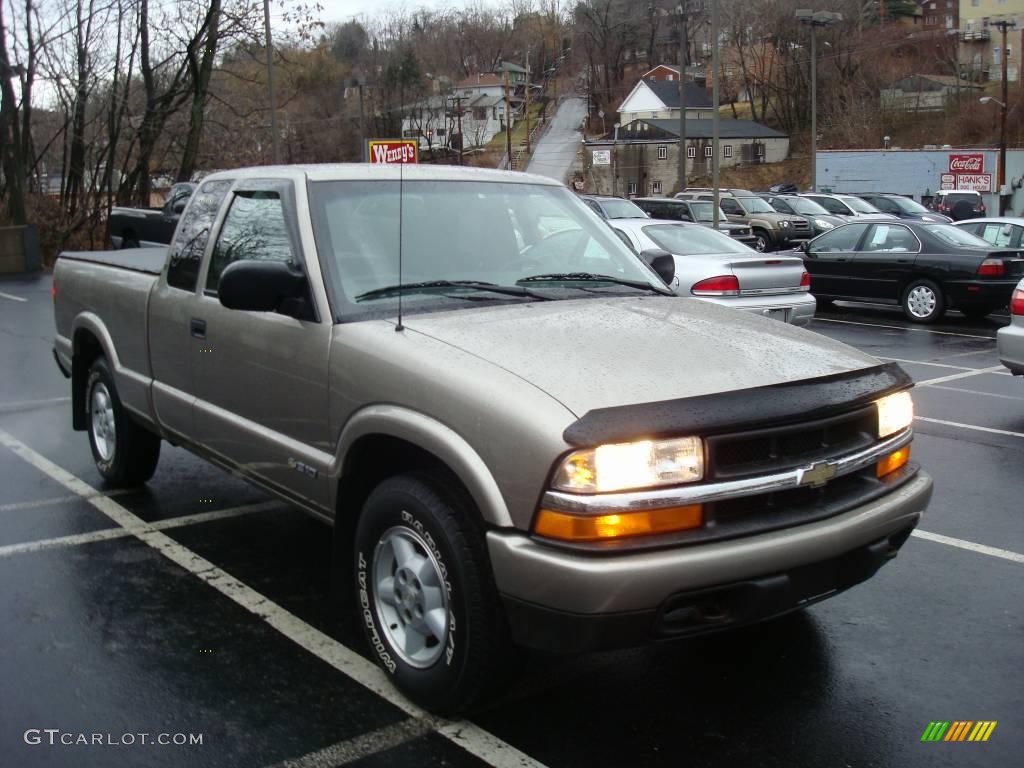 2003 S10 LS Extended Cab 4x4 - Light Pewter Metallic / Graphite photo #6