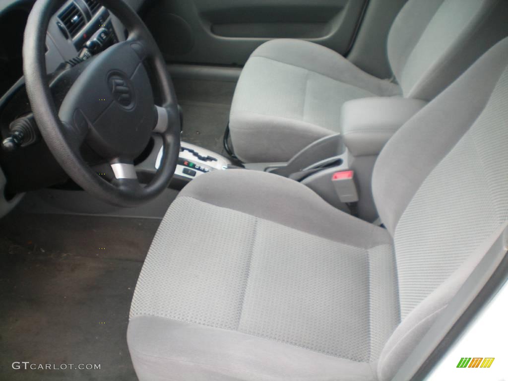 2006 Forenza Sedan - Absolute White / Grey photo #2