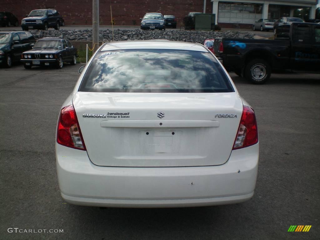 2006 Forenza Sedan - Absolute White / Grey photo #8