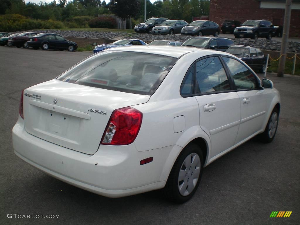 2006 Forenza Sedan - Absolute White / Grey photo #9