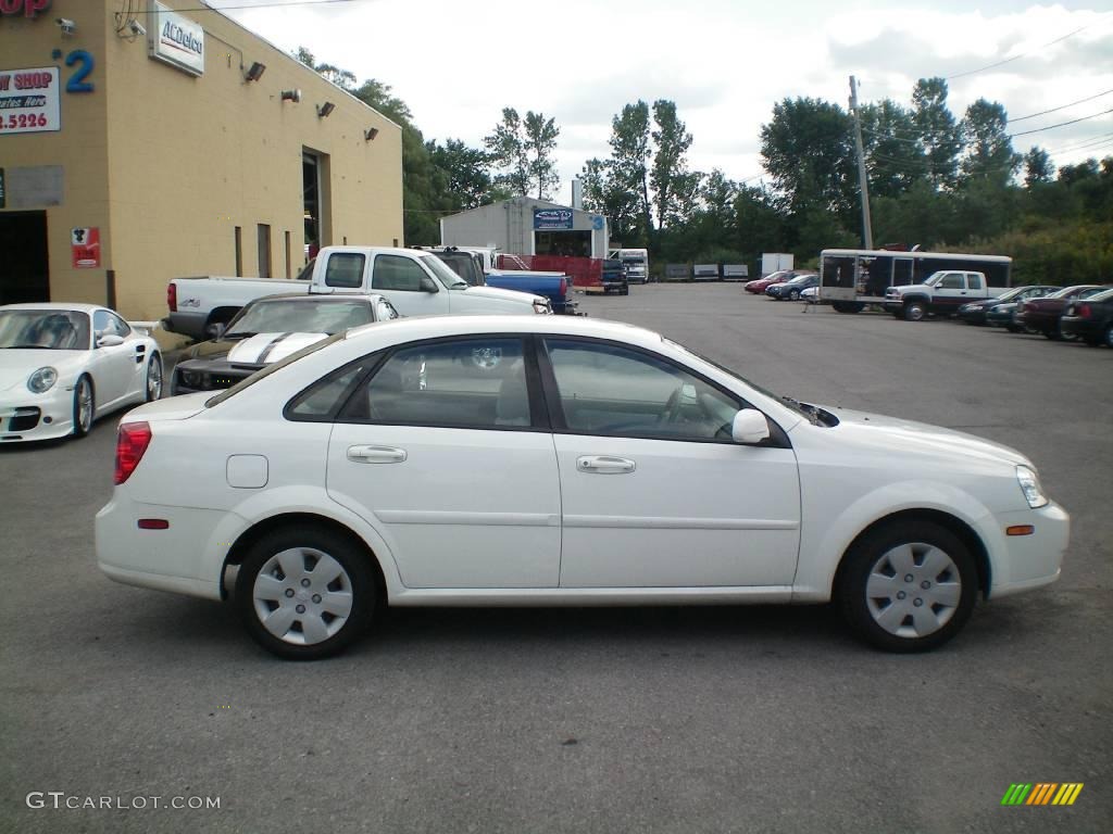 2006 Forenza Sedan - Absolute White / Grey photo #10