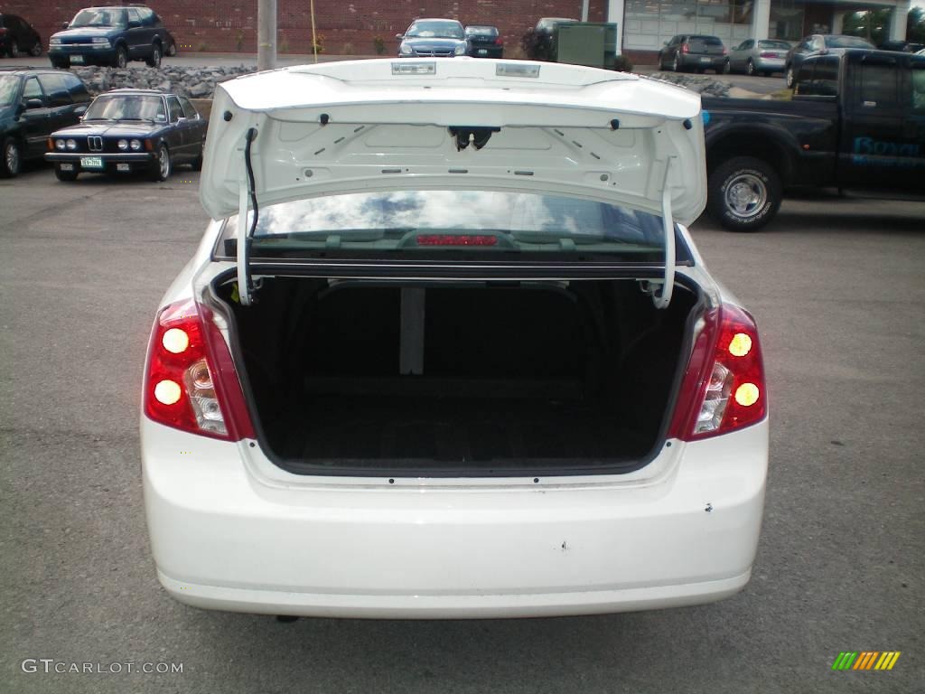 2006 Forenza Sedan - Absolute White / Grey photo #16