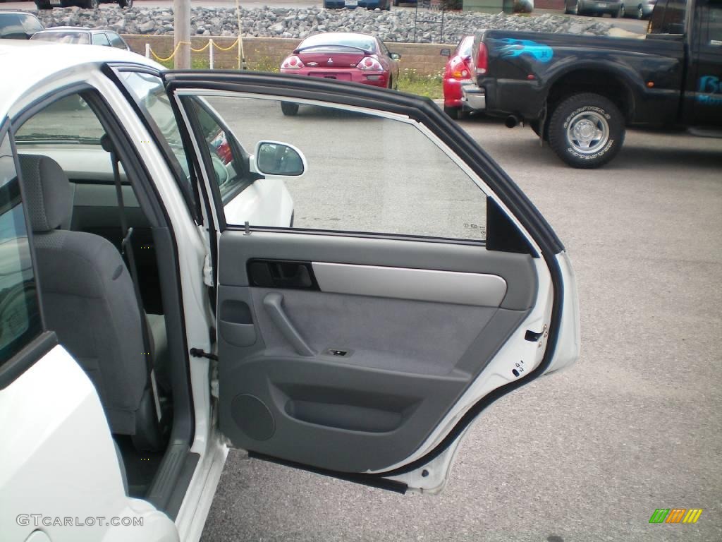 2006 Forenza Sedan - Absolute White / Grey photo #17
