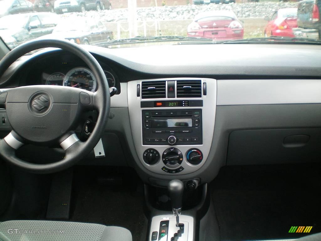 2006 Forenza Sedan - Absolute White / Grey photo #21