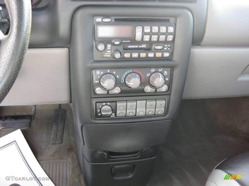 2002 Montana  - Black / Gray photo #29