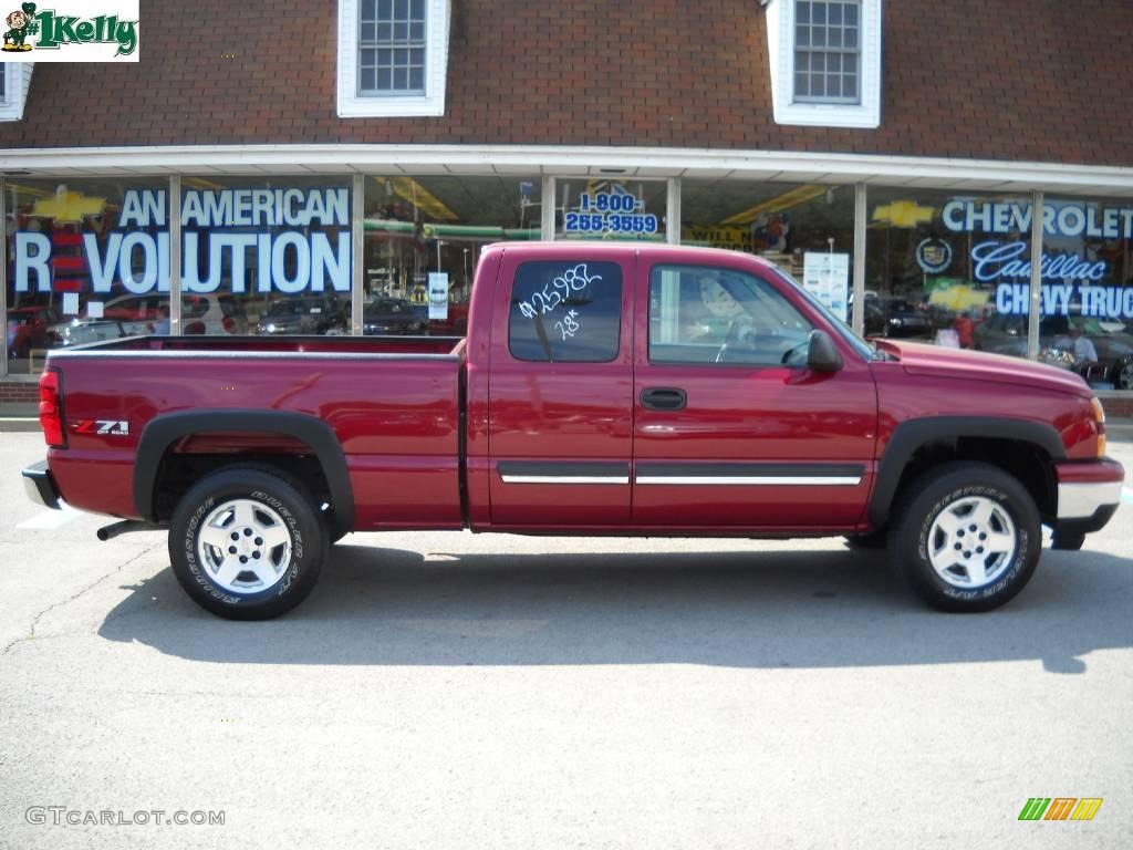 2006 Silverado 1500 Z71 Extended Cab 4x4 - Sport Red Metallic / Dark Charcoal photo #2