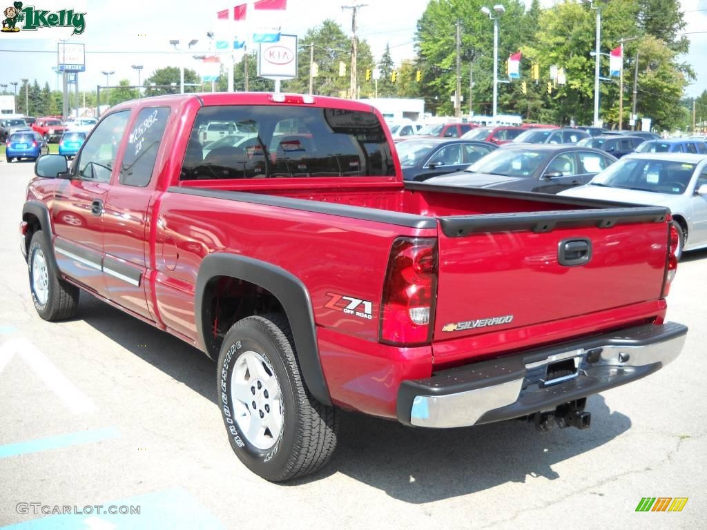 2006 Silverado 1500 Z71 Extended Cab 4x4 - Sport Red Metallic / Dark Charcoal photo #5