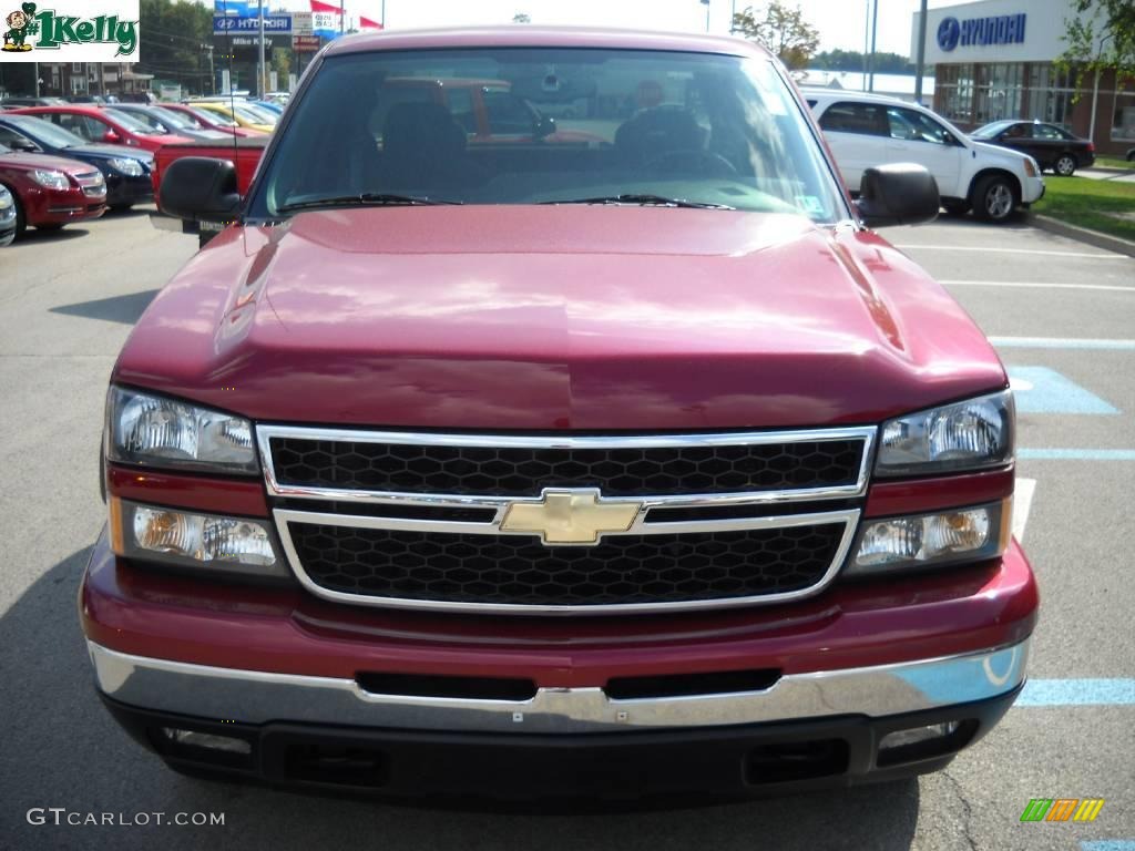 2006 Silverado 1500 Z71 Extended Cab 4x4 - Sport Red Metallic / Dark Charcoal photo #16