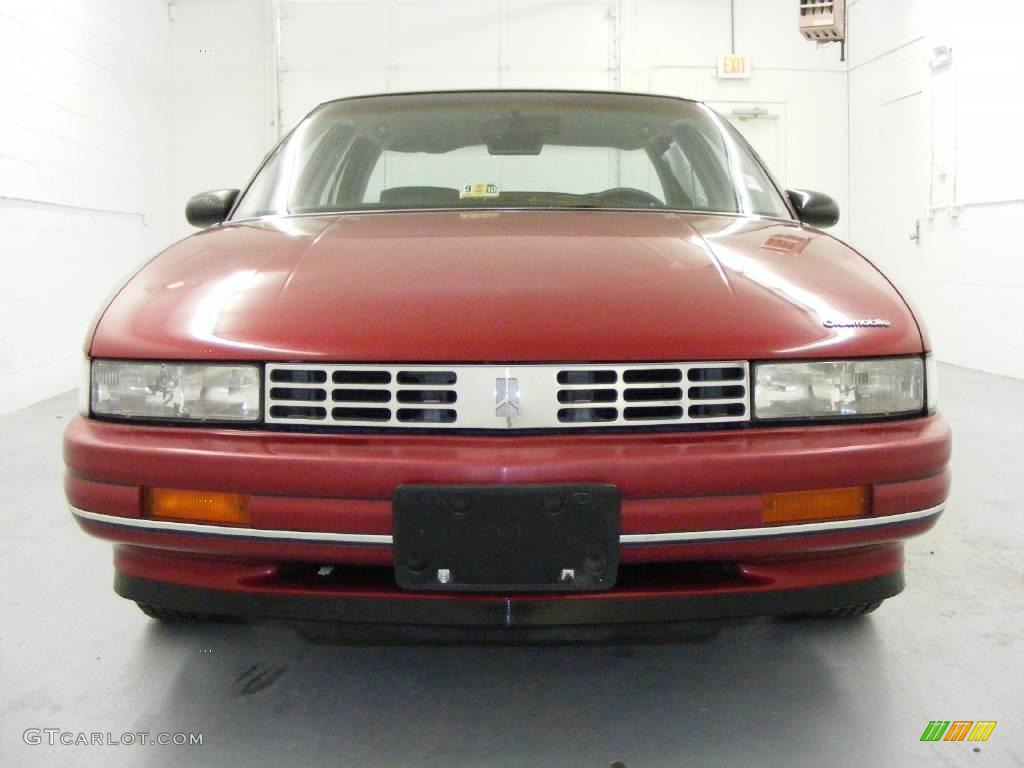 1990 Cutlass Supreme Sedan - Medium Garnet Red Metallic / Gray photo #2