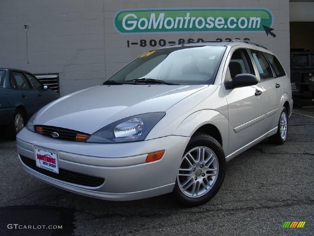 2004 Focus ZTW Wagon - CD Silver Metallic / Medium Graphite photo #1