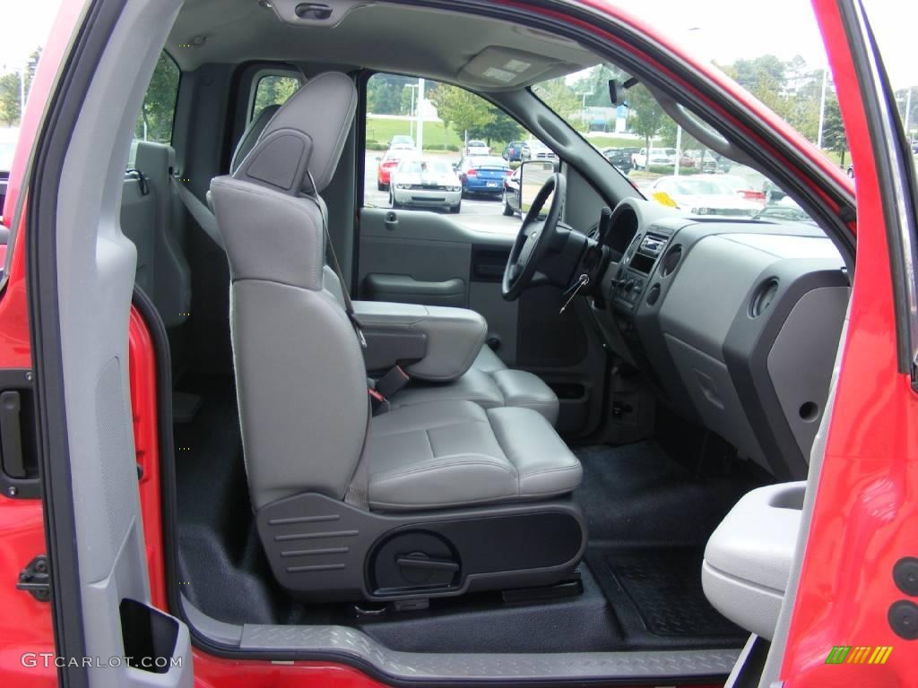 2005 F150 XL Regular Cab - Bright Red / Medium Flint Grey photo #17