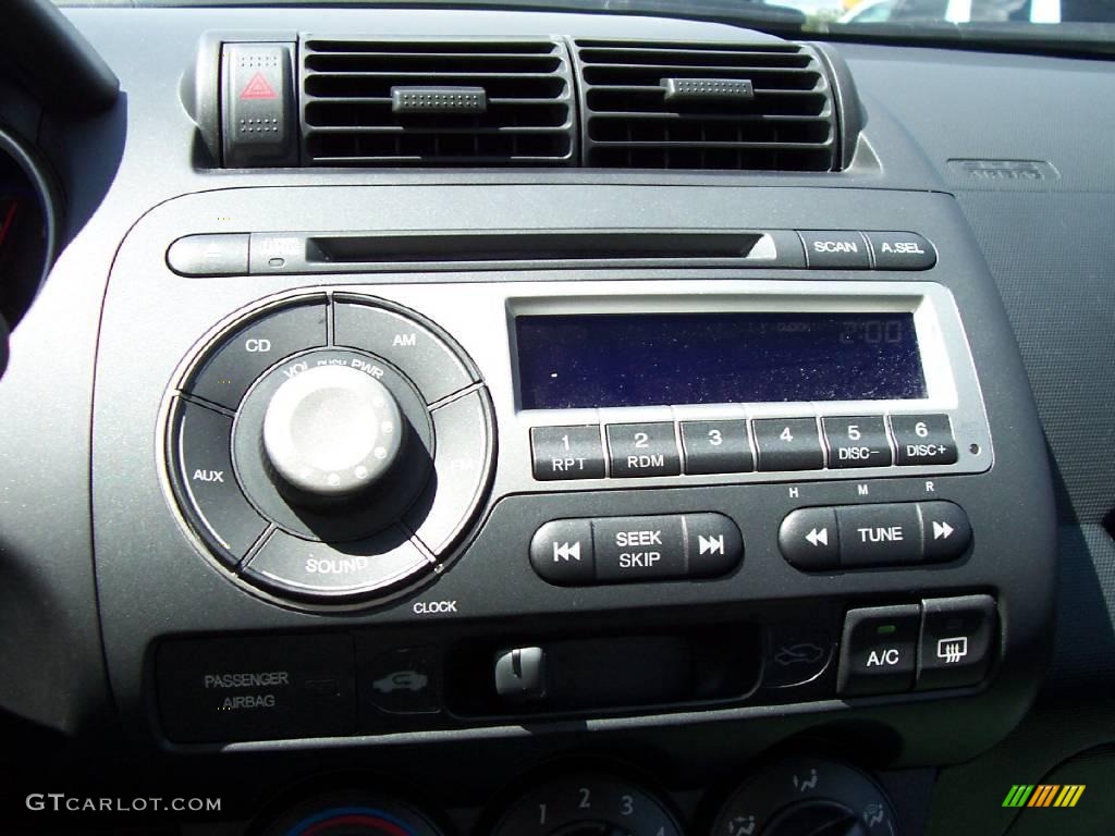2008 Fit Hatchback - Milano Red / Black/Grey photo #16