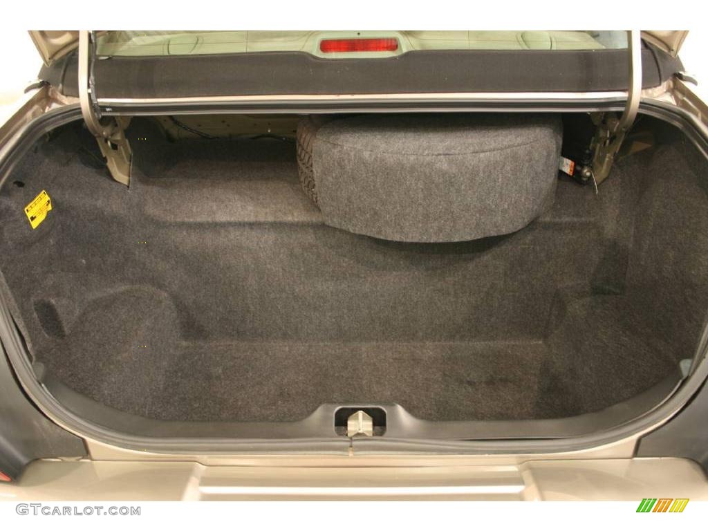 2004 Grand Marquis GS - Arizona Beige Metallic / Medium Parchment photo #16