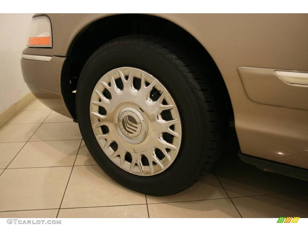 2004 Grand Marquis GS - Arizona Beige Metallic / Medium Parchment photo #18