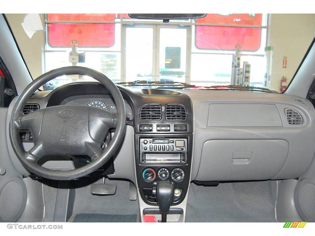2002 Rio Cinco Hatchback - Classic Red / Gray photo #12