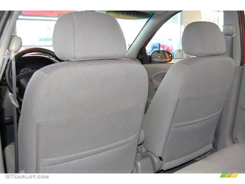 2002 Rio Cinco Hatchback - Classic Red / Gray photo #14