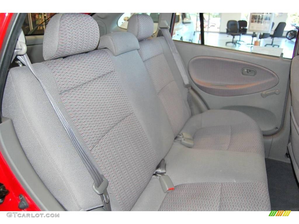 2002 Rio Cinco Hatchback - Classic Red / Gray photo #16