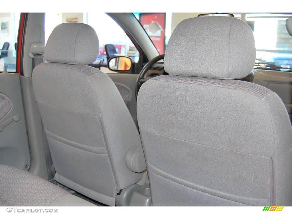 2002 Rio Cinco Hatchback - Classic Red / Gray photo #17