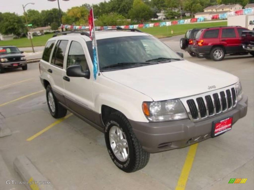 2003 Grand Cherokee Laredo 4x4 - Stone White / Dark Slate Gray photo #3
