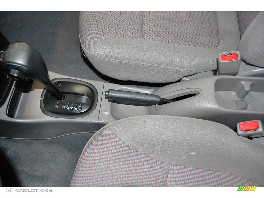 2002 Rio Cinco Hatchback - Classic Red / Gray photo #32
