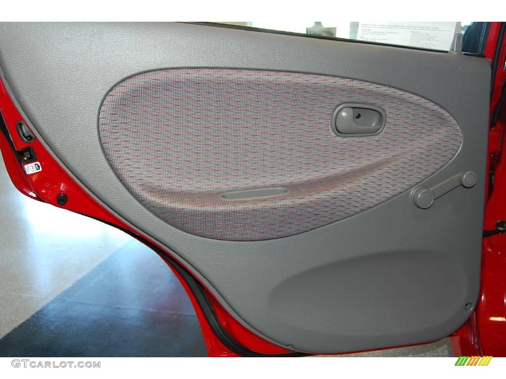 2002 Rio Cinco Hatchback - Classic Red / Gray photo #35