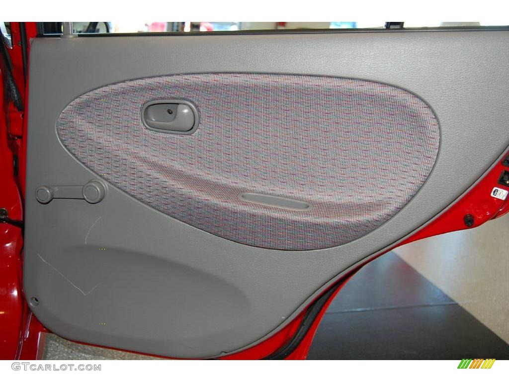 2002 Rio Cinco Hatchback - Classic Red / Gray photo #36