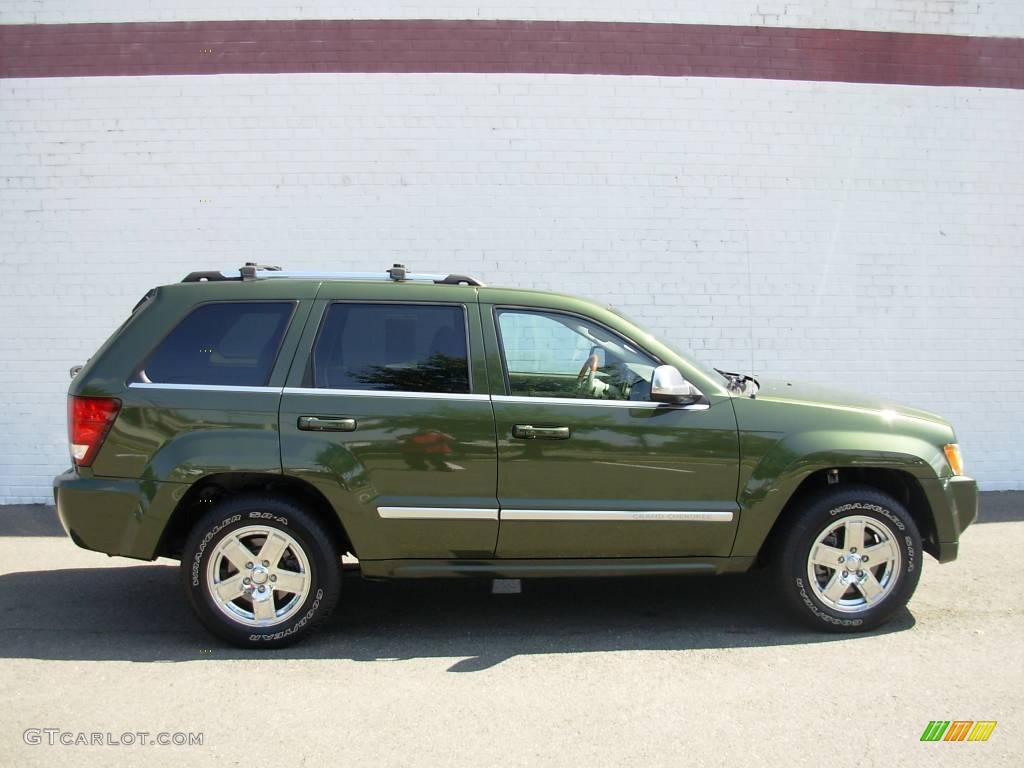 2006 Grand Cherokee Overland 4x4 - Jeep Green Metallic / Dark Khaki/Light Graystone photo #6