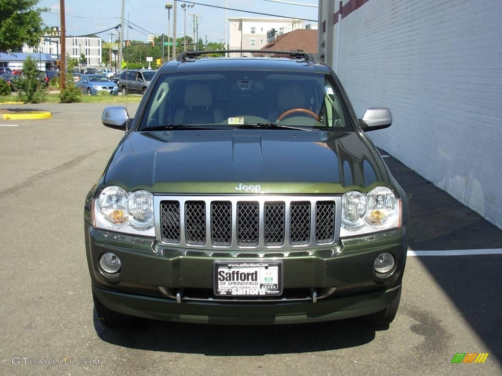 2006 Grand Cherokee Overland 4x4 - Jeep Green Metallic / Dark Khaki/Light Graystone photo #8