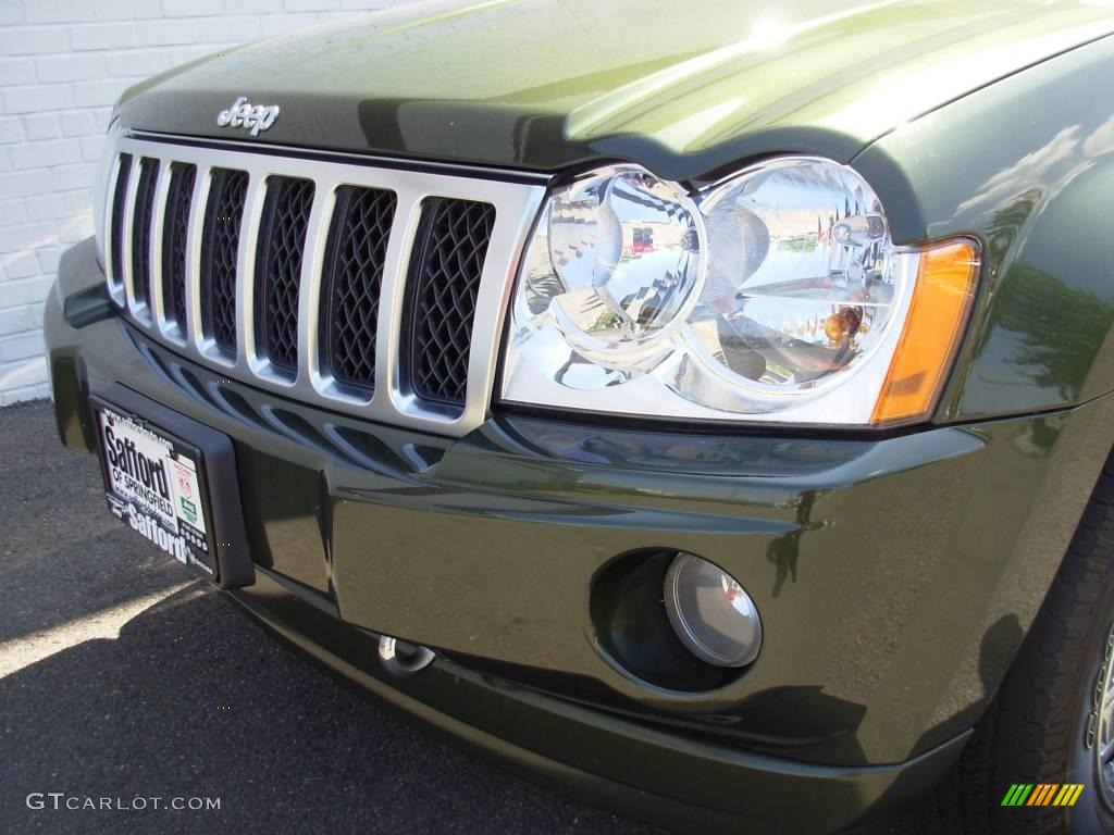 2006 Grand Cherokee Overland 4x4 - Jeep Green Metallic / Dark Khaki/Light Graystone photo #9