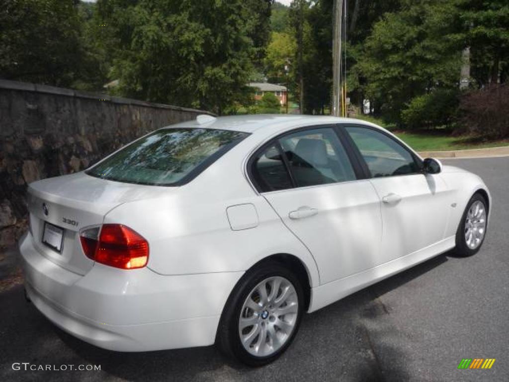 2006 3 Series 330i Sedan - Alpine White / Grey photo #3