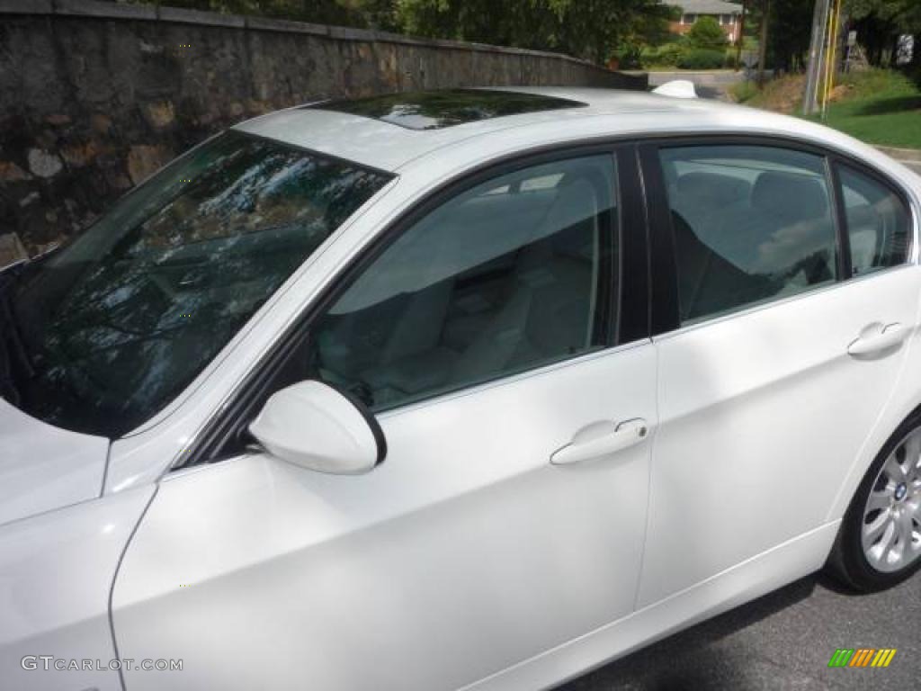 2006 3 Series 330i Sedan - Alpine White / Grey photo #14