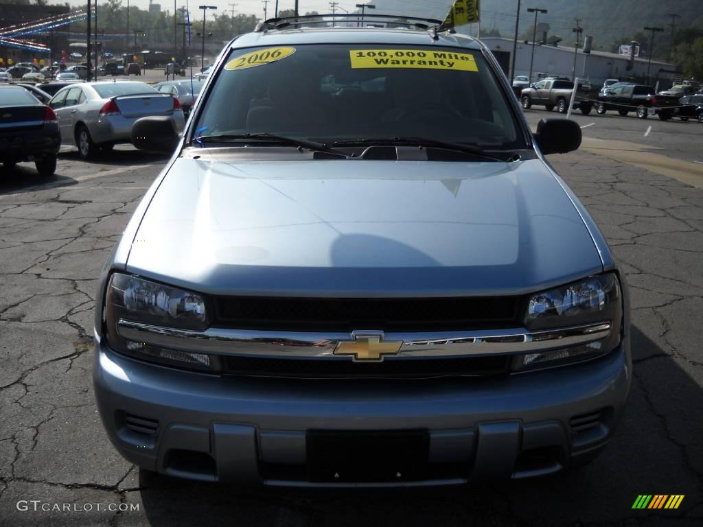 2006 TrailBlazer LS 4x4 - Silver Blue Metallic / Light Cashmere/Ebony photo #19