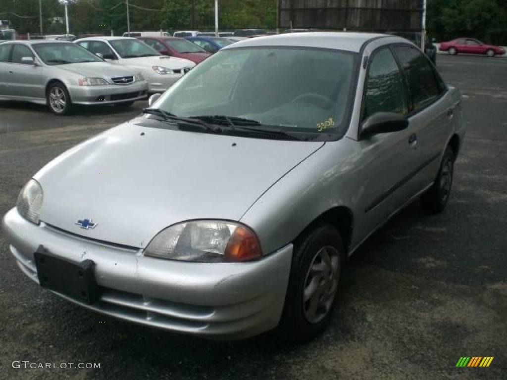 2000 Metro LSi Sedan - Silver Metallic / Gray photo #2